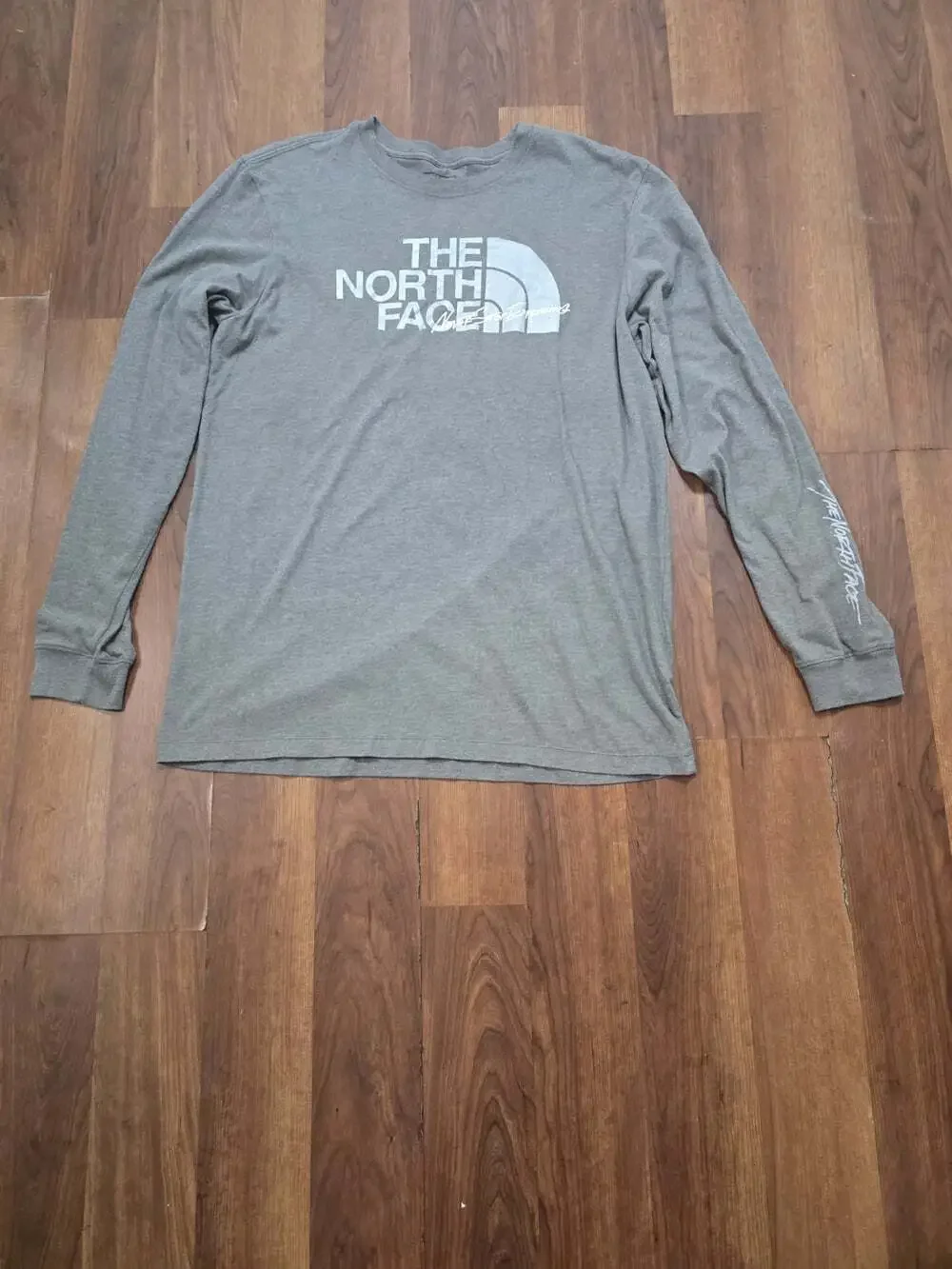 The North Face Graphic T-Shirt Mens Large Gray Excellent Long Sleeve Outdoor